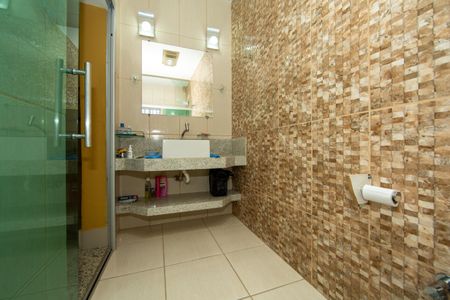 Casa à venda com 235m², 4 quartos e 4 vagas Casa à venda com 235m², 4 quartos e 4 vagasBANHEIRO2