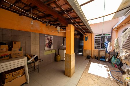 Casa à venda com 235m², 4 quartos e 4 vagas Casa à venda com 235m², 4 quartos e 4 vagasAREA EXTERNA