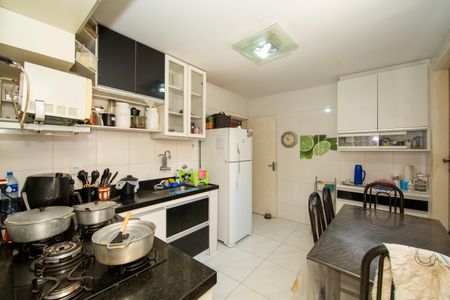 Casa à venda com 235m², 4 quartos e 4 vagas Casa à venda com 235m², 4 quartos e 4 vagasCOZINHA