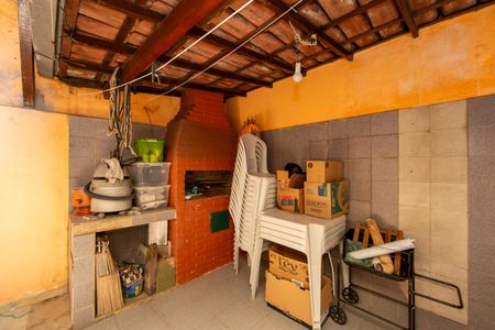 Casa à venda com 235m², 4 quartos e 4 vagas Casa à venda com 235m², 4 quartos e 4 vagasAREA EXTERNA