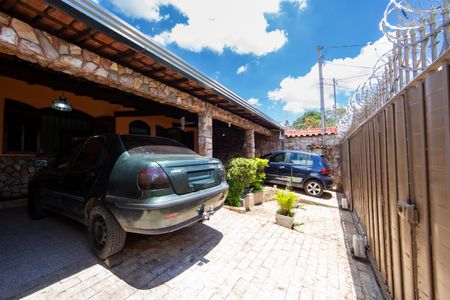 Casa à venda com 235m², 4 quartos e 4 vagas Casa à venda com 235m², 4 quartos e 4 vagasGARAGEM