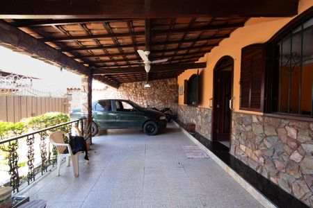 Casa à venda com 235m², 4 quartos e 4 vagas Casa à venda com 235m², 4 quartos e 4 vagasGARAGEM