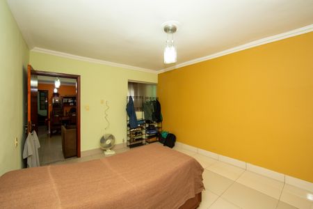 Casa à venda com 235m², 4 quartos e 4 vagas Casa à venda com 235m², 4 quartos e 4 vagasQUARTO2