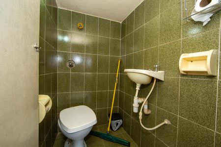 Casa à venda com 235m², 4 quartos e 4 vagas Casa à venda com 235m², 4 quartos e 4 vagasBANHEIRO3