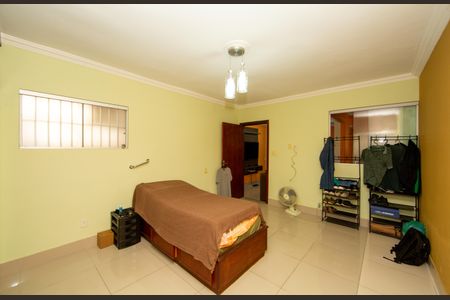 Casa à venda com 235m², 4 quartos e 4 vagas Casa à venda com 235m², 4 quartos e 4 vagasQUARTO2