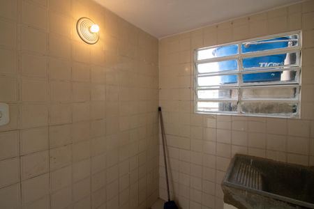 Casa à venda com 250m², 3 quartos e 2 vagas Casa à venda com 250m², 3 quartos e 2 vagasLavandeeria casa 2