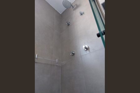 Banheiro de apartamento à venda com 1 quarto, 21m² em Jardim Paulista, São Paulo