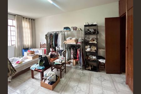 Quarto 3 de casa à venda com 5 quartos, 300m² em Santa Efigênia, Belo Horizonte