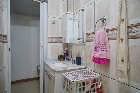 Banheiro  de apartamento para alugar com 2 quartos, 40m² em Petrópolis, Porto Alegre