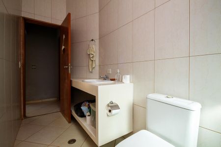 Casa de condomínio para alugar com 380m², 3 quartos e 4 vagasBanheiro Churrasqueira