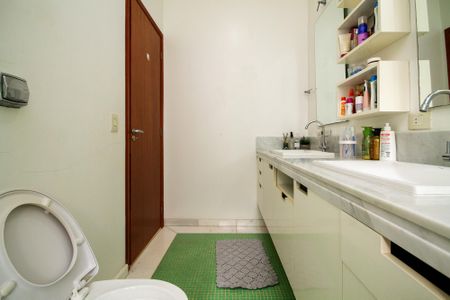 Casa de condomínio para alugar com 380m², 3 quartos e 4 vagasBanheiro Suíte 2