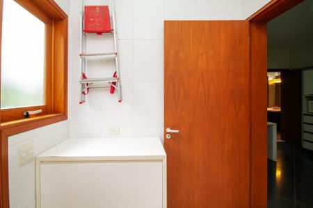 Casa de condomínio para alugar com 380m², 3 quartos e 4 vagasLavanderia