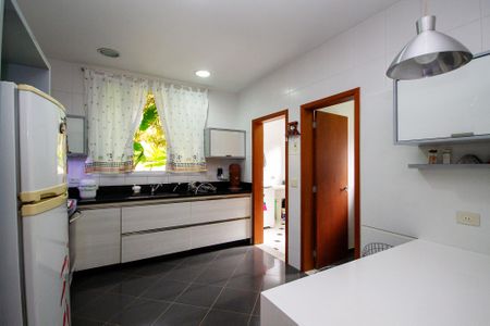 Casa de condomínio para alugar com 380m², 3 quartos e 4 vagasCozinha