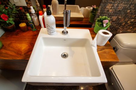 Casa de condomínio para alugar com 380m², 3 quartos e 4 vagasLavabo