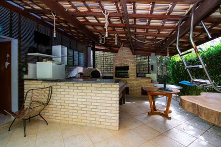 Casa de condomínio para alugar com 380m², 3 quartos e 4 vagasChurrasqueira