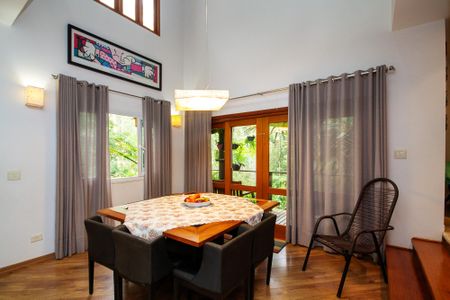 Casa de condomínio para alugar com 380m², 3 quartos e 4 vagasSala de Jantar