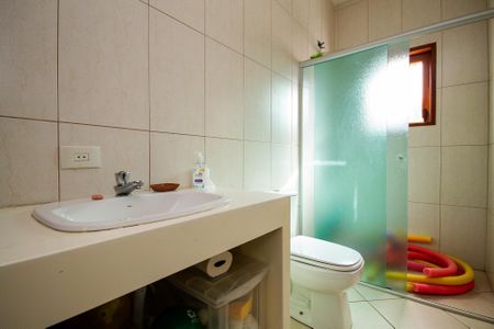 Casa de condomínio para alugar com 380m², 3 quartos e 4 vagasBanheiro Churrasqueira