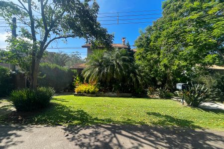 Casa de condomínio para alugar com 380m², 3 quartos e 4 vagasFachada Casa