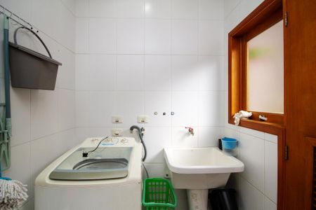 Casa de condomínio para alugar com 380m², 3 quartos e 4 vagasLavanderia