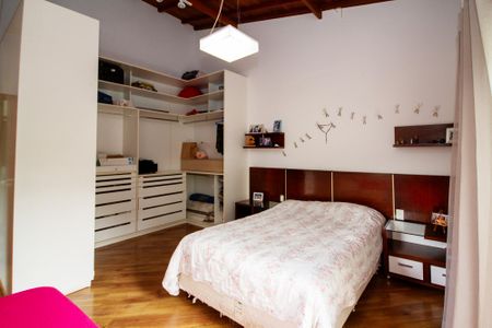 Casa de condomínio para alugar com 380m², 3 quartos e 4 vagasSuíte 2