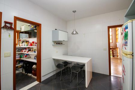Casa de condomínio para alugar com 380m², 3 quartos e 4 vagasCozinha