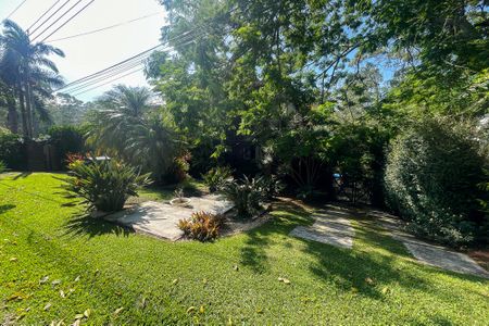 Casa de condomínio para alugar com 380m², 3 quartos e 4 vagasFachada Casa