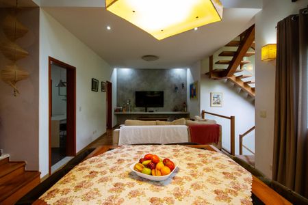 Casa de condomínio para alugar com 380m², 3 quartos e 4 vagasGeral Salas