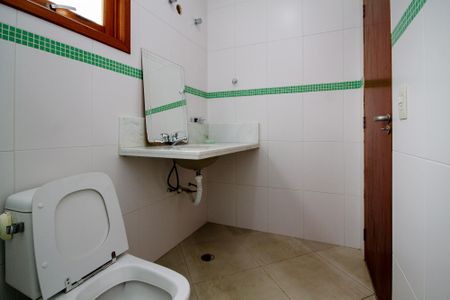 Casa de condomínio para alugar com 380m², 3 quartos e 4 vagasBanheiro Suíte 1