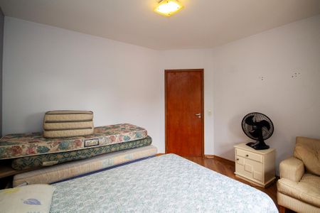 Casa de condomínio para alugar com 380m², 3 quartos e 4 vagasQuarto 1