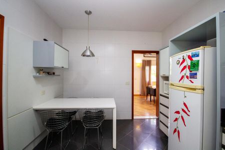 Casa de condomínio para alugar com 380m², 3 quartos e 4 vagasCozinha