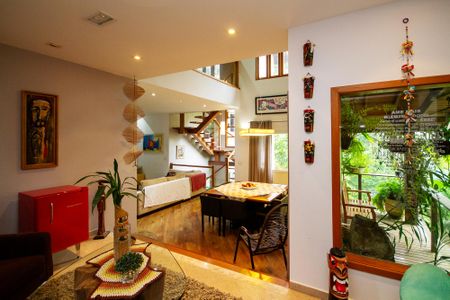 Casa de condomínio para alugar com 380m², 3 quartos e 4 vagasEntrada Casa