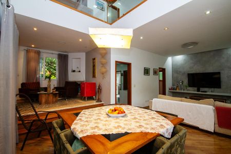 Casa de condomínio para alugar com 380m², 3 quartos e 4 vagasSala de Jantar
