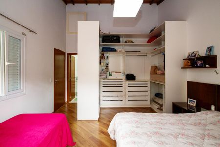 Casa de condomínio para alugar com 380m², 3 quartos e 4 vagasSuíte 2