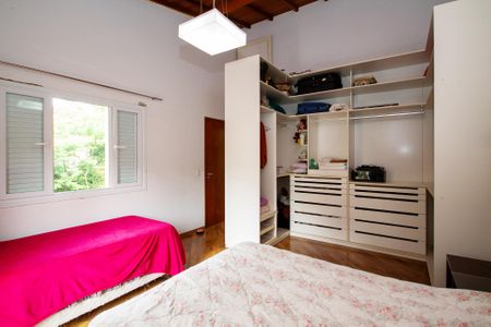 Casa de condomínio para alugar com 380m², 3 quartos e 4 vagasSuíte 2