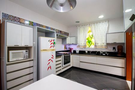 Casa de condomínio para alugar com 380m², 3 quartos e 4 vagasCozinha