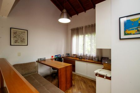 Casa de condomínio para alugar com 380m², 3 quartos e 4 vagasEscritório