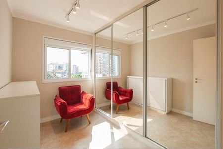 Quarto de apartamento à venda com 3 quartos, 185m² em Vila Ipojuca, São Paulo