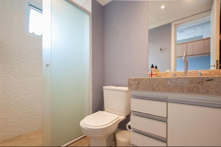 Banheiro de apartamento à venda com 3 quartos, 185m² em Vila Ipojuca, São Paulo