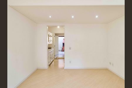 Sala de casa de condomínio para alugar com 2 quartos, 126m² em Vila São Silvestre, São Paulo