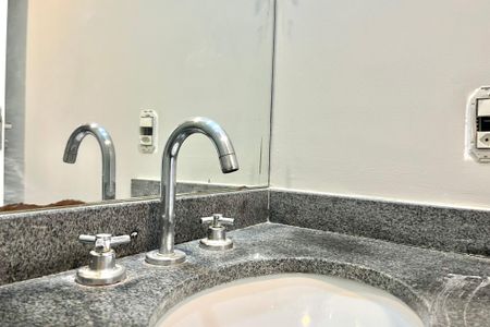 Apartamento à venda com 64m², 2 quartos e 1 vaga Apartamento à venda com 64m², 2 quartos e 1 vagaBanheiro da Suíte