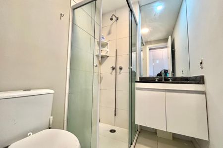 Apartamento à venda com 64m², 2 quartos e 1 vaga Apartamento à venda com 64m², 2 quartos e 1 vagaBanheiro da Suíte