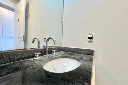 Apartamento à venda com 64m², 2 quartos e 1 vaga Apartamento à venda com 64m², 2 quartos e 1 vagaBanheiro da Suíte