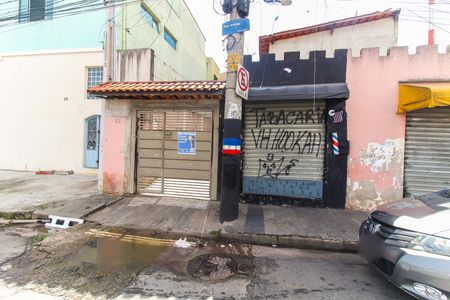 Casa para alugar com 35m², 1 quarto e sem vaga Casa para alugar com 35m², 1 quarto e sem vagaFachada + Placa