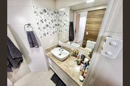 Apartamento à venda com 65m², 2 quartos e 2 vagas Apartamento à venda com 65m², 2 quartos e 2 vagasBanheiro da Suíte
