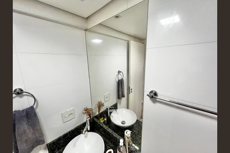 Apartamento à venda com 65m², 2 quartos e 2 vagas Apartamento à venda com 65m², 2 quartos e 2 vagasBanheiro
