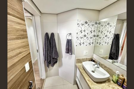 Apartamento à venda com 65m², 2 quartos e 2 vagas Apartamento à venda com 65m², 2 quartos e 2 vagasBanheiro da Suíte