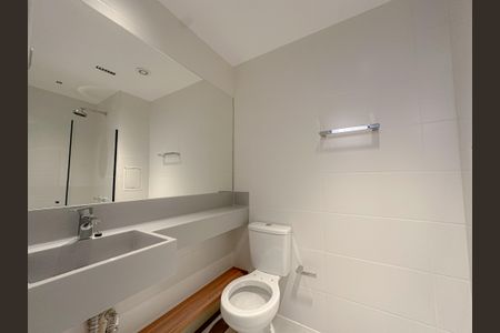 Banheiro de kitnet/studio para alugar com 1 quarto, 26m² em Perdizes, São Paulo