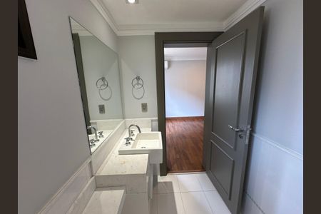 Apartamento à venda com 290m², 3 quartos e 4 vagasBanheiro da Suíte 1