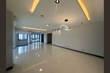 Apartamento à venda com 290m², 3 quartos e 4 vagasSala