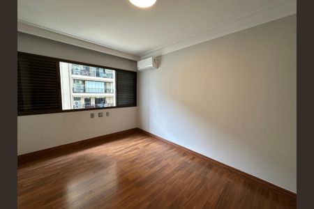 Apartamento à venda com 290m², 3 quartos e 4 vagasSuíte 1